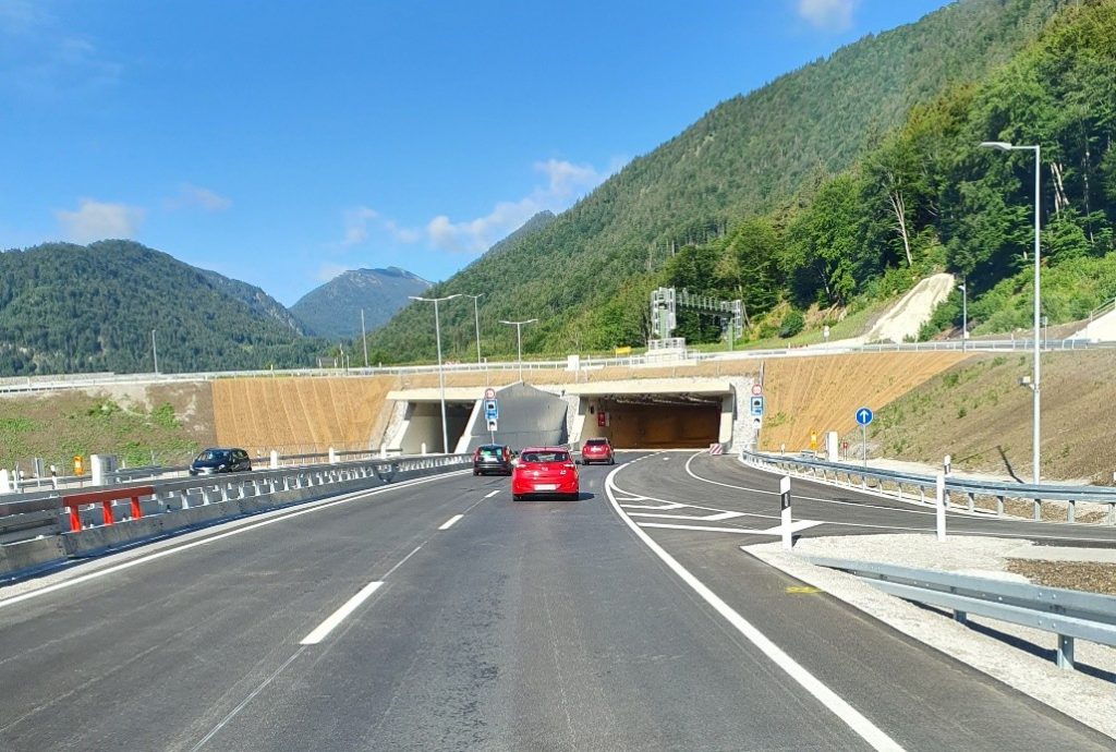 Autobahntunnel Oberau Ansicht Einfahrt in den Tunnel